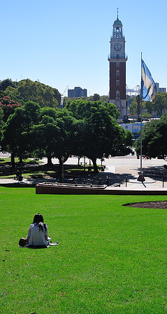 Memorial to the dead and independance
